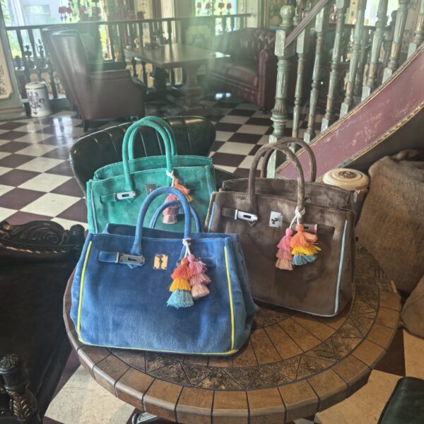 ChicSpark Size30 Queen Furry BK Handbag